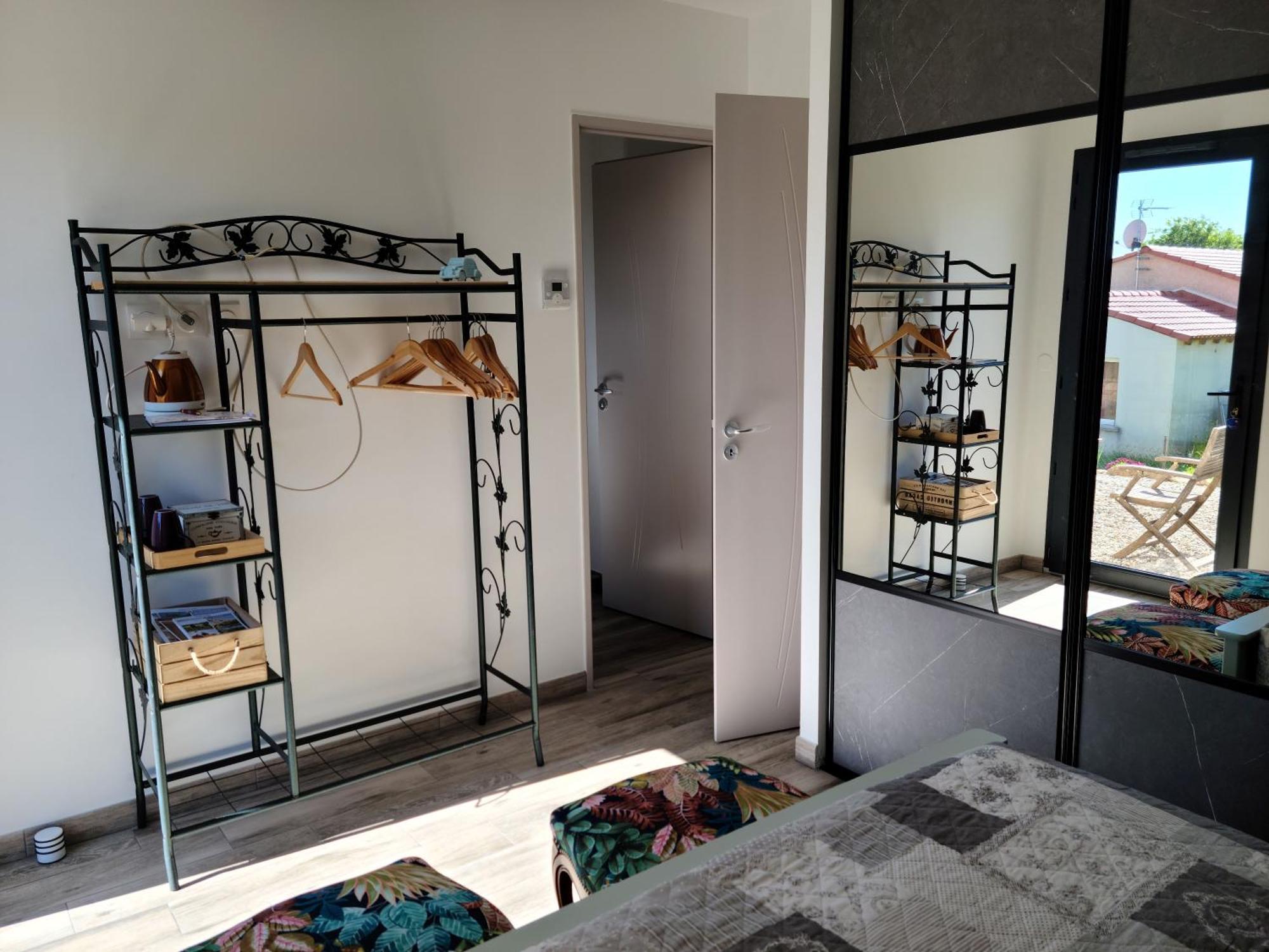 Les Papillons D'Uzes Bed & Breakfast Saint-Laurent-la-Vernède Exterior foto